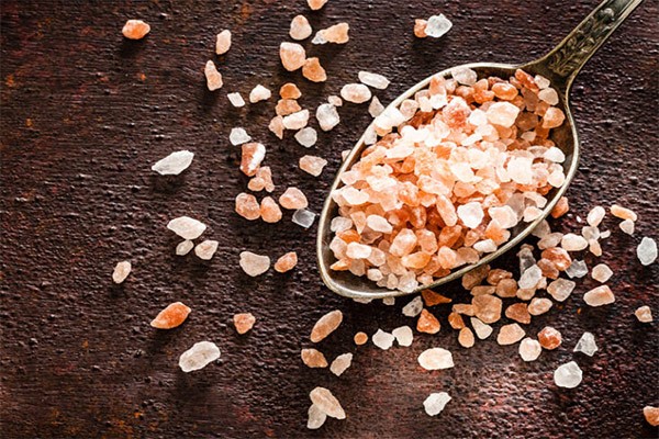 آیا نمک برای تیروئید پرکار ضرر دارد